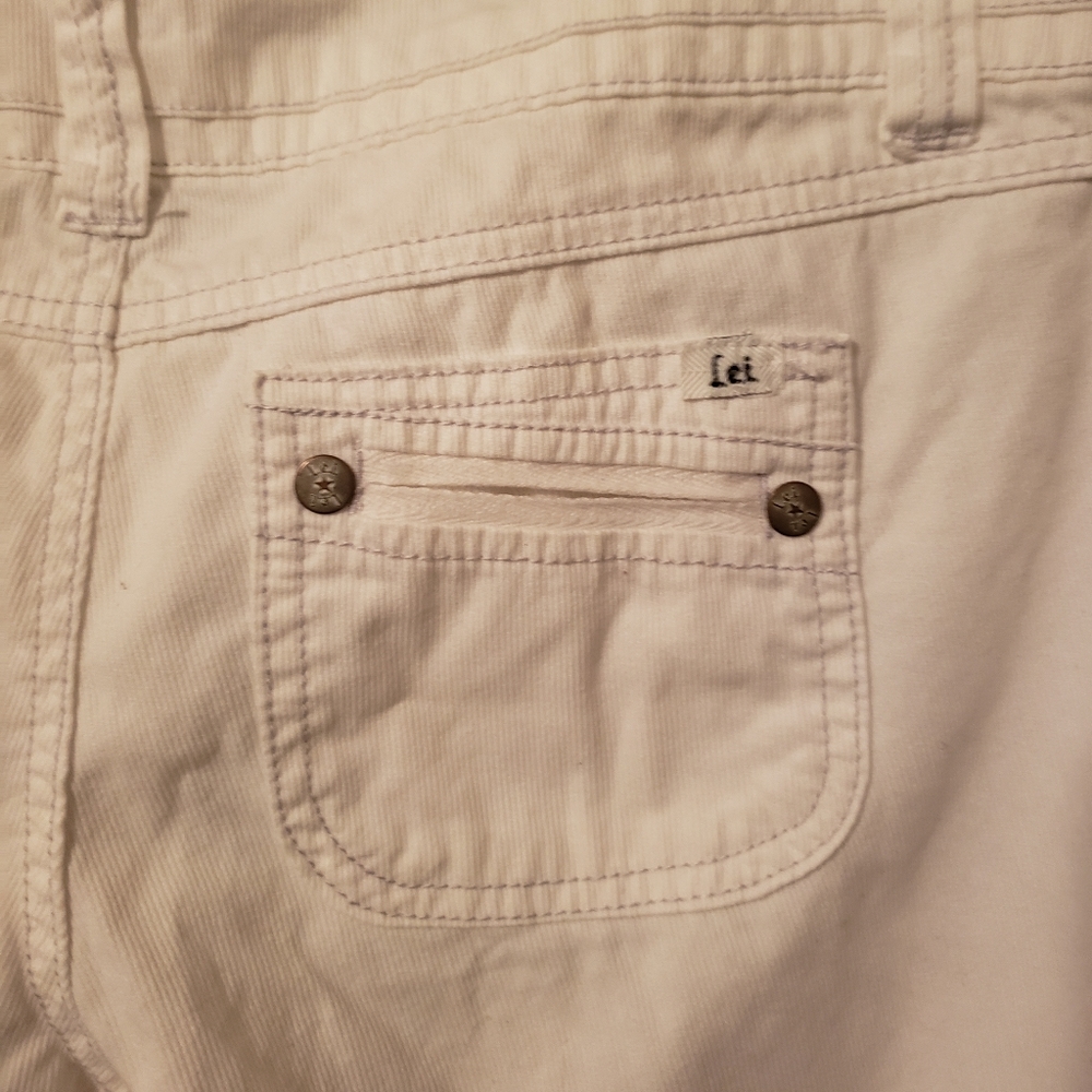 Shorts - Picture 3 of 5